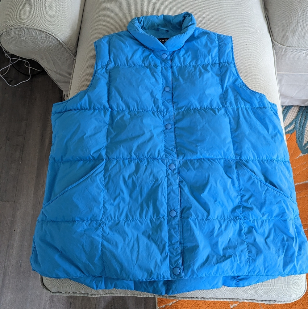 Land's End down vest blue
